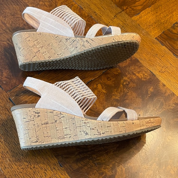 Skechers Luxe foam cork wedge size 7 with light pink straps Preloved - Picture 5 of 8